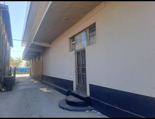 460M² BUILDING FOR SALE IN RUSTENBURG NORTH